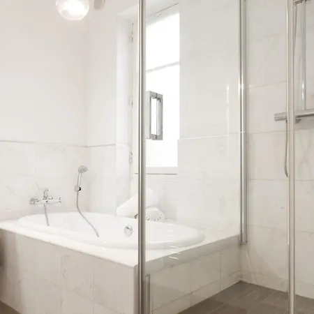 Bnbnook - Chic 2br In Vibrant Le Marais