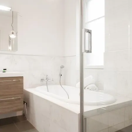 Bnbnook - Chic 2br In Vibrant Le Marais Appartement